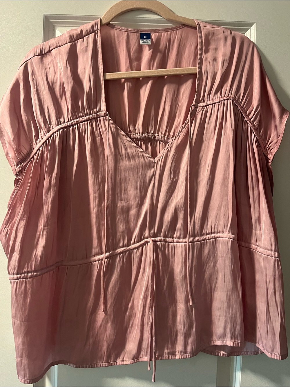 Old Navy Dusty Pink Short-Sleeve satin V-Neck blouse